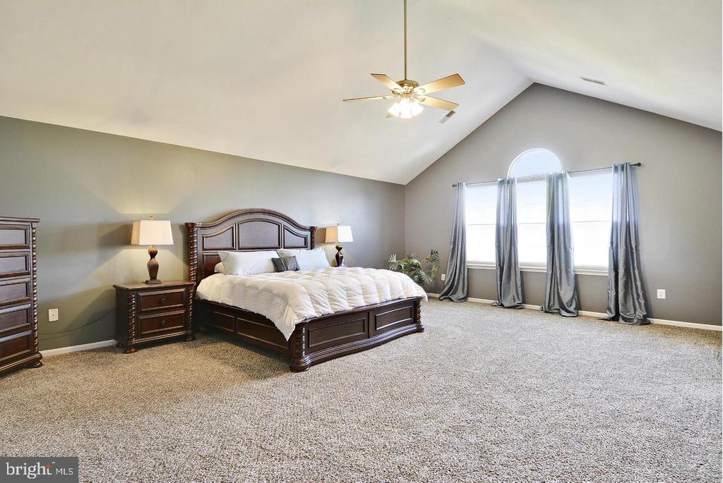 302 RIDING TRAIL COURT NW