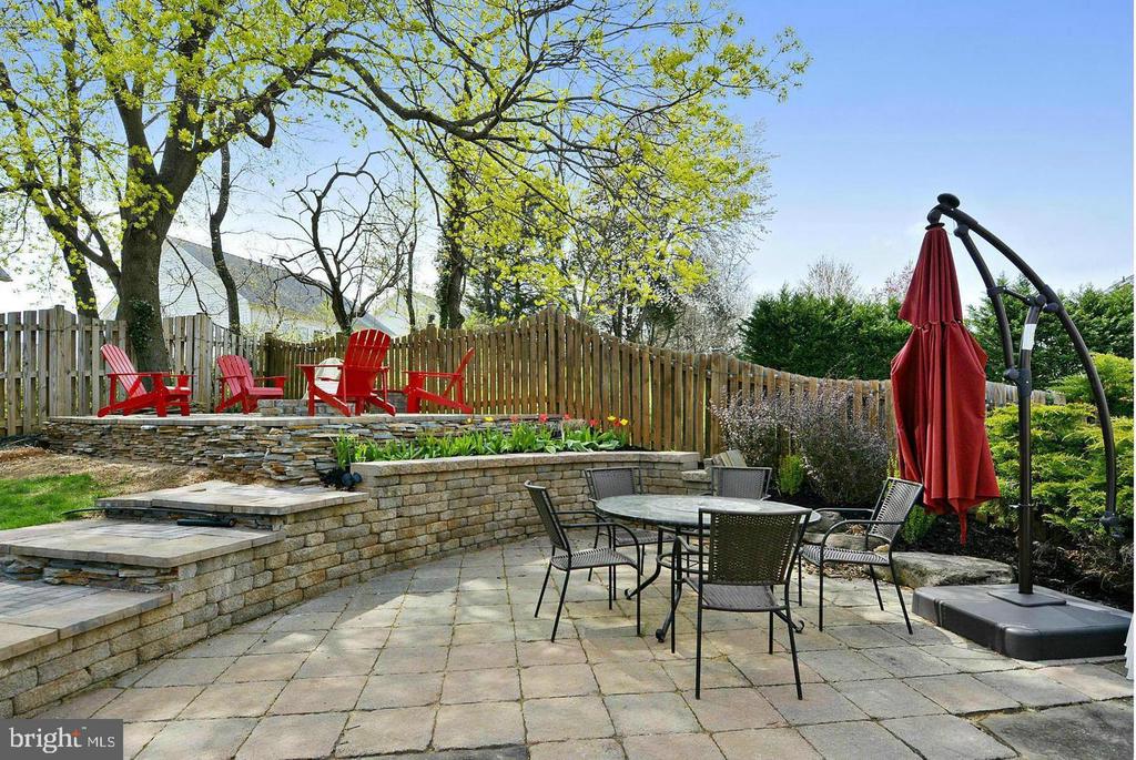 302 RIDING TRAIL COURT NW