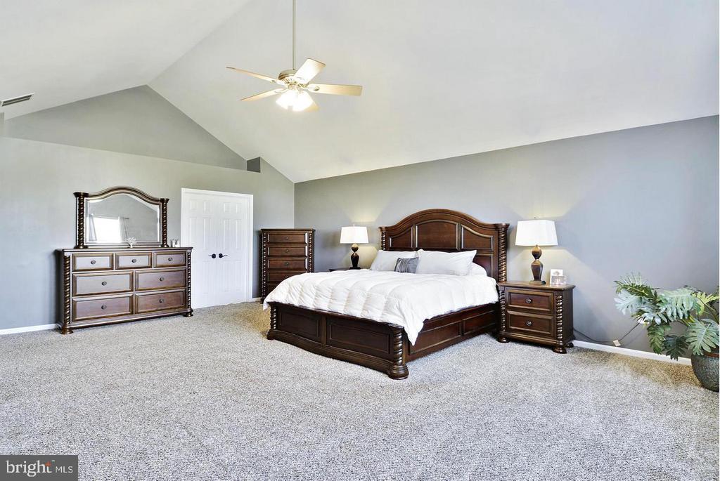 302 RIDING TRAIL COURT NW