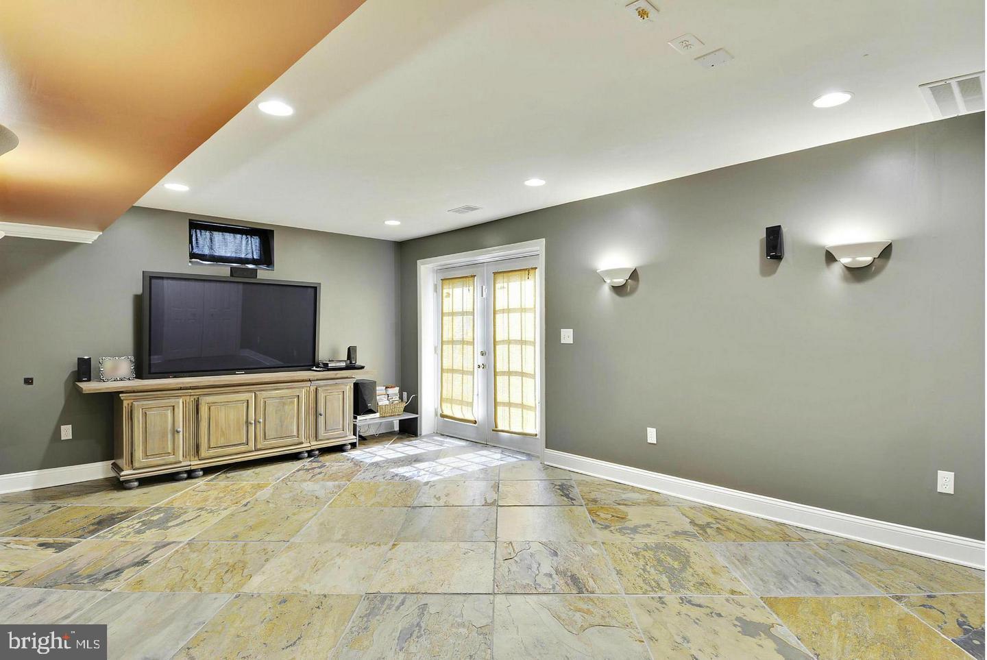 302 RIDING TRAIL COURT NW