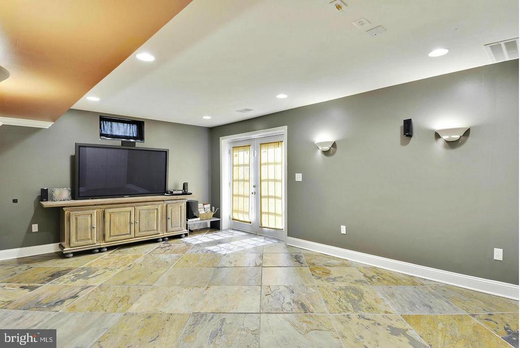 302 RIDING TRAIL COURT NW