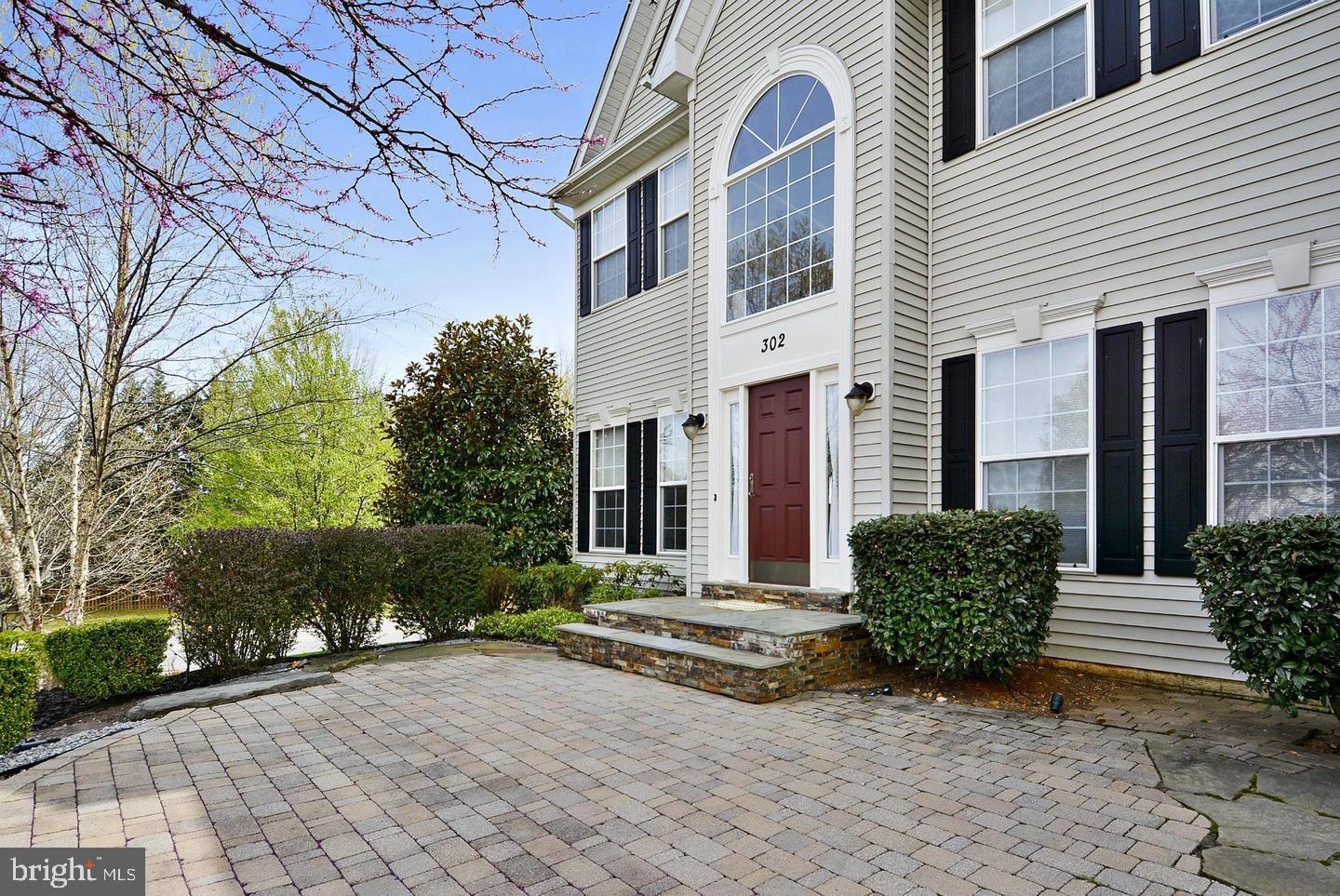 302 RIDING TRAIL COURT NW