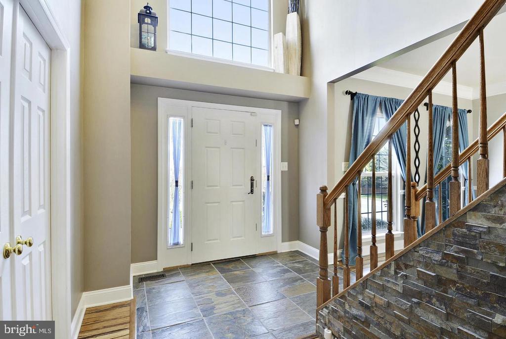 302 RIDING TRAIL COURT NW