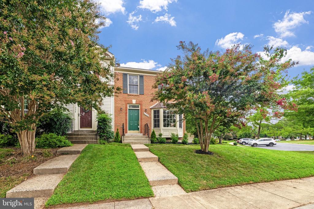 21232 HEDGEROW TERRACE