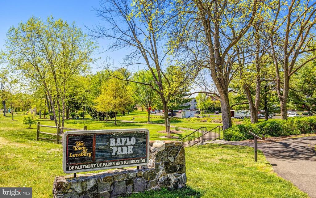 802 CASLA COURT SE