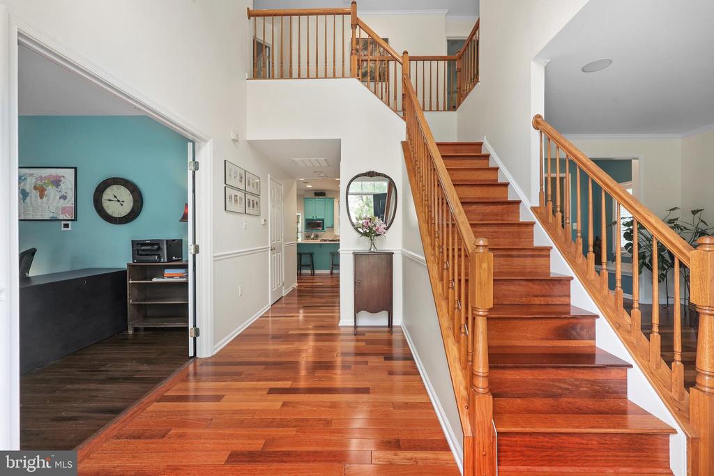 802 CASLA COURT SE
