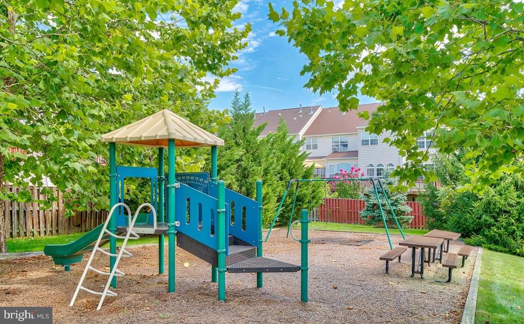 802 CASLA COURT SE