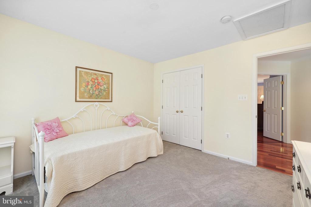802 CASLA COURT SE