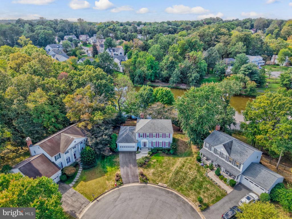 7 S LOWERY COURT