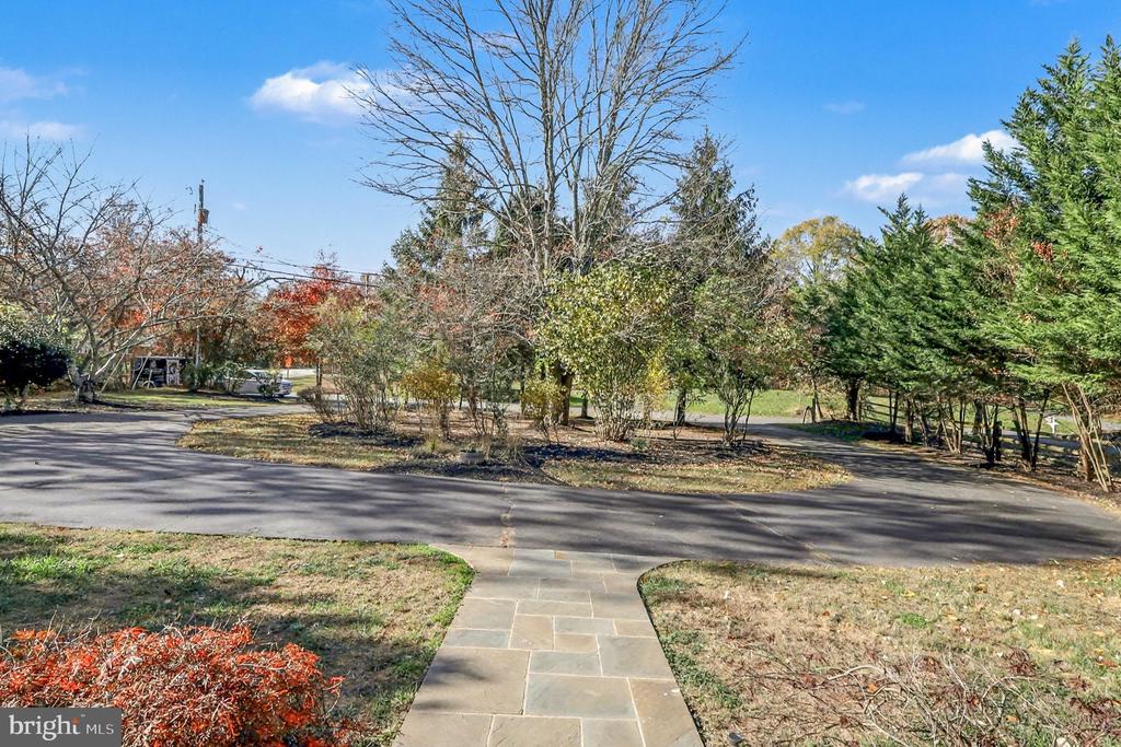 130 LAKELAND DRIVE
