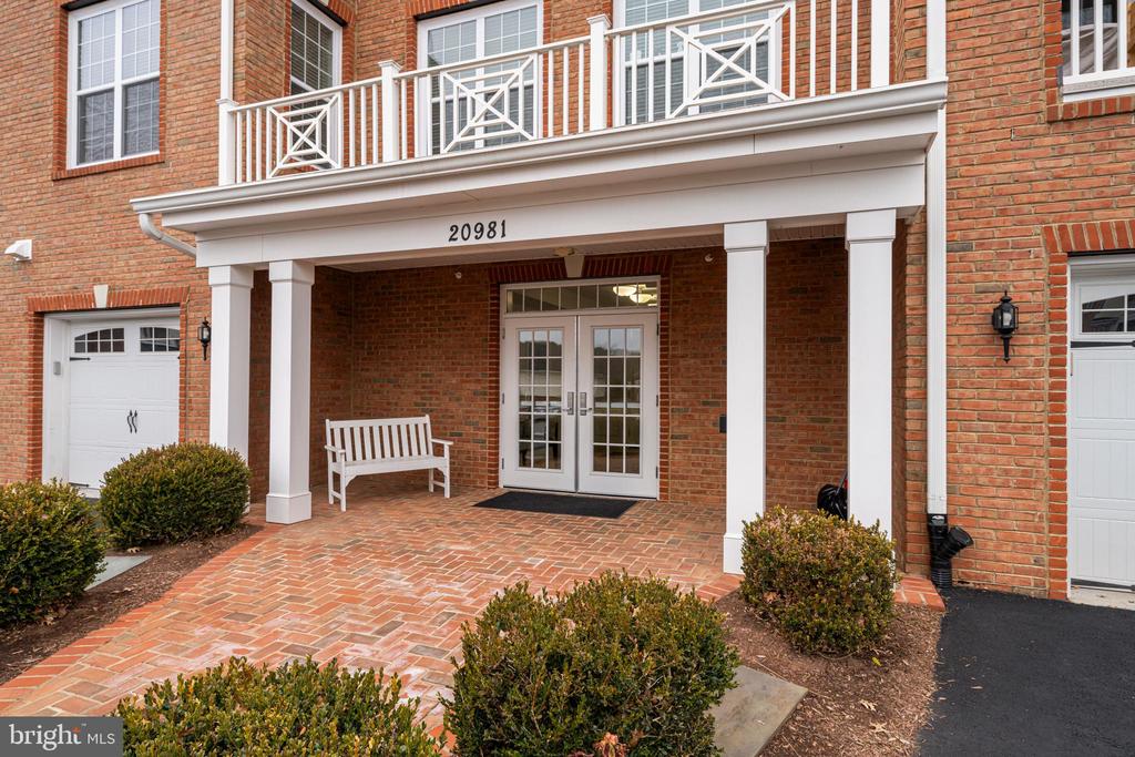 20981 ROCKY KNOLL SQUARE 301