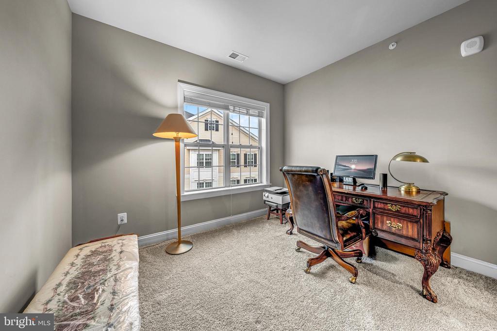 20981 ROCKY KNOLL SQUARE 301
