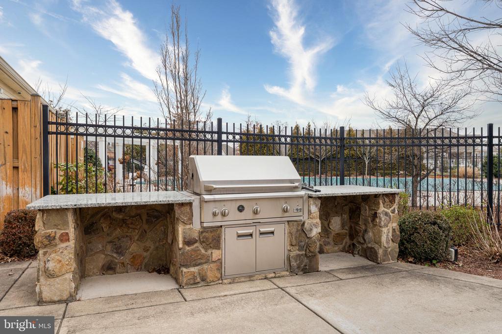 20981 ROCKY KNOLL SQUARE 301