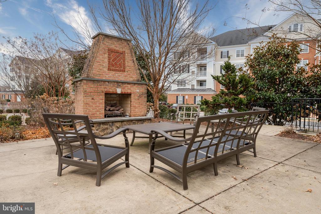 20981 ROCKY KNOLL SQUARE 301