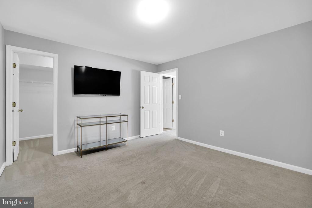 303 BAISH DRIVE SE