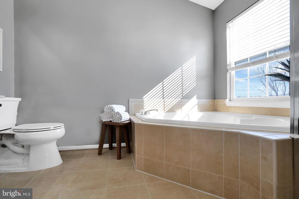 303 BAISH DRIVE SE