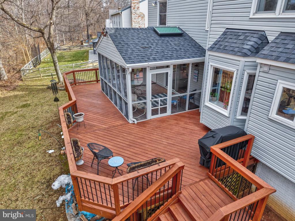 34 LIPSCOMB COURT