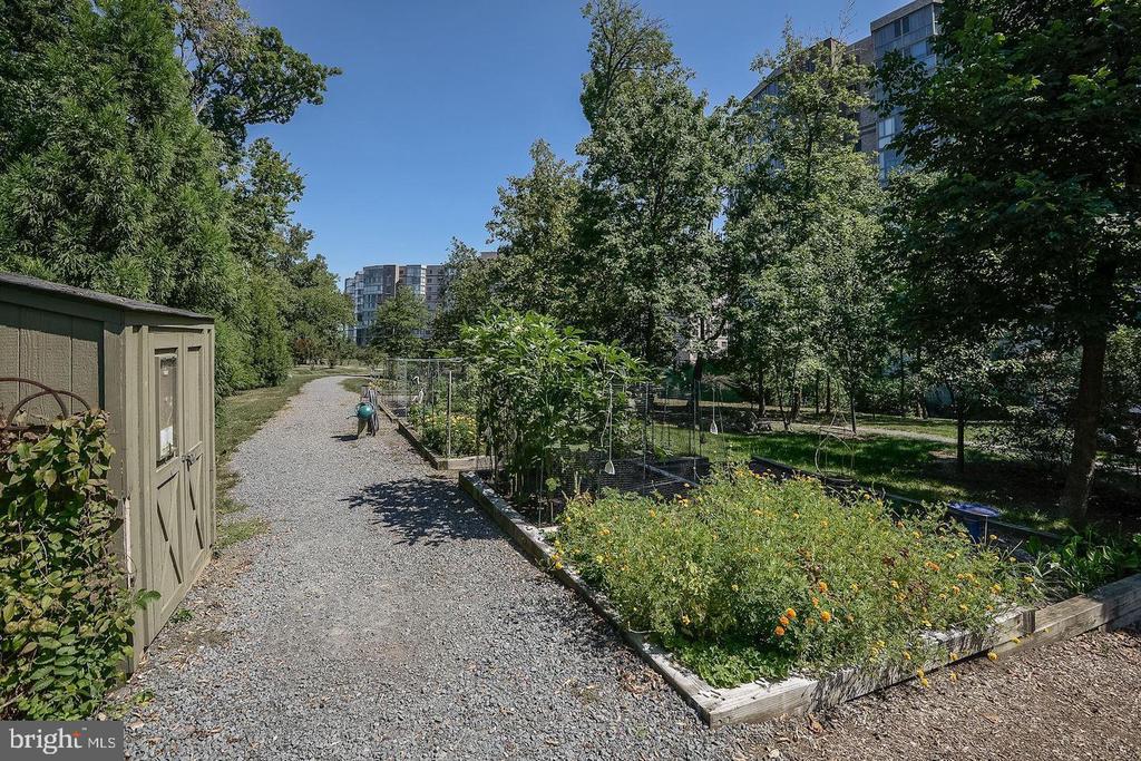 19355 CYPRESS RIDGE TERRACE Unit: 1122