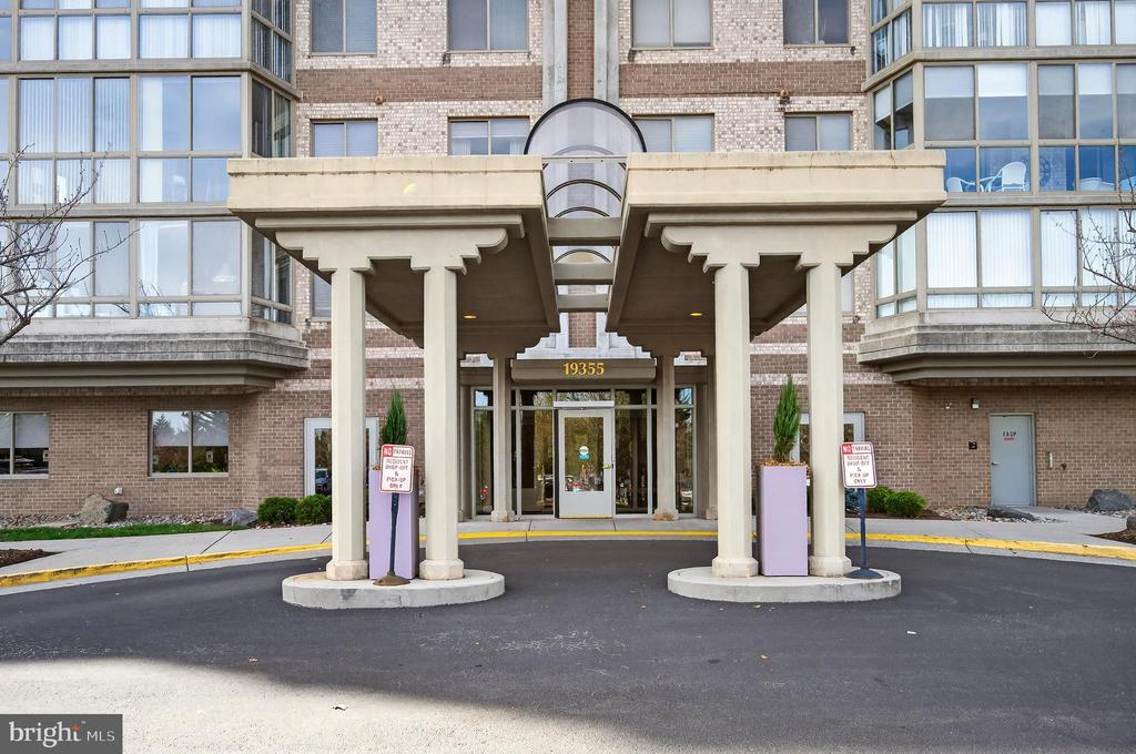 19355 CYPRESS RIDGE TERRACE Unit: 1122