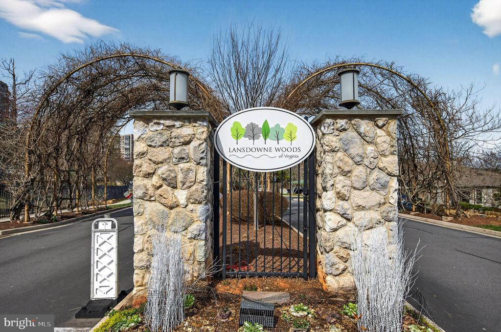 19355 CYPRESS RIDGE TERRACE Unit: 1122