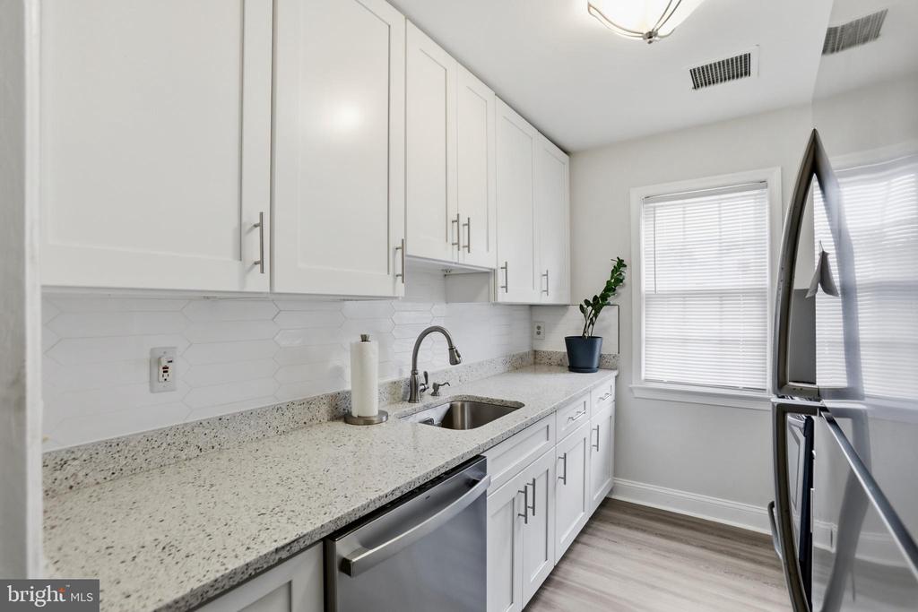 207 DRY MILL ROAD SW