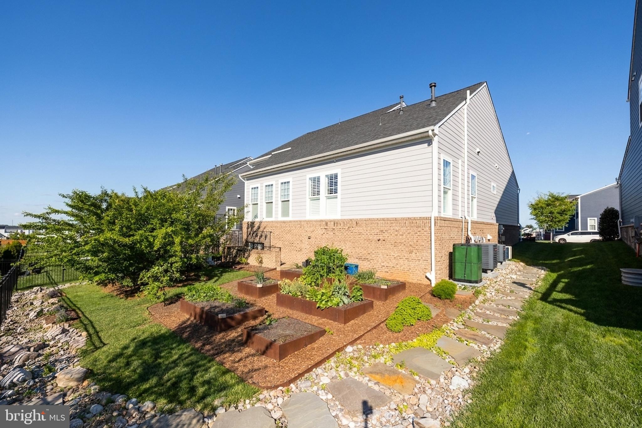 1122 LACONIAN STREET SE