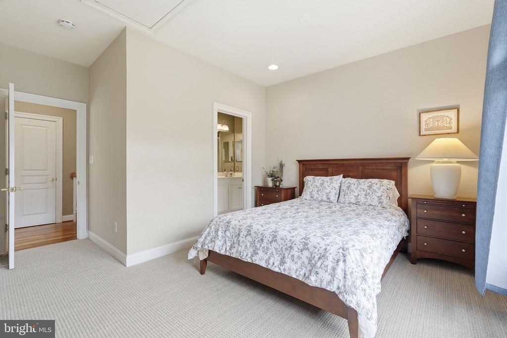 18856 RIDGEBACK COURT