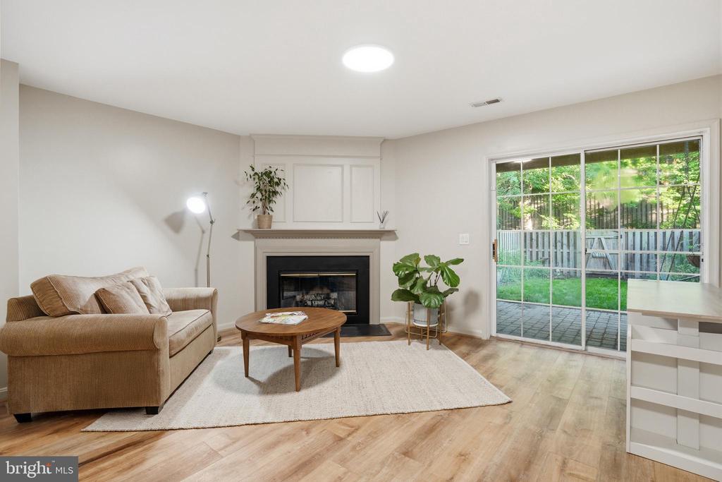 345 BARNFIELD SQUARE NE