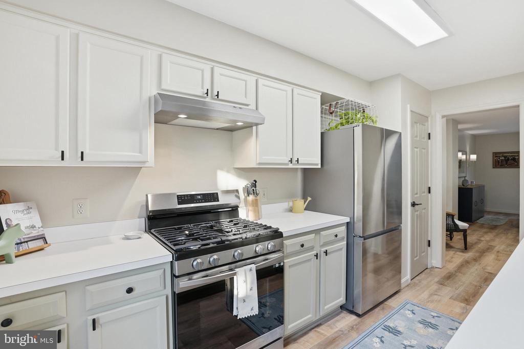 345 BARNFIELD SQUARE NE