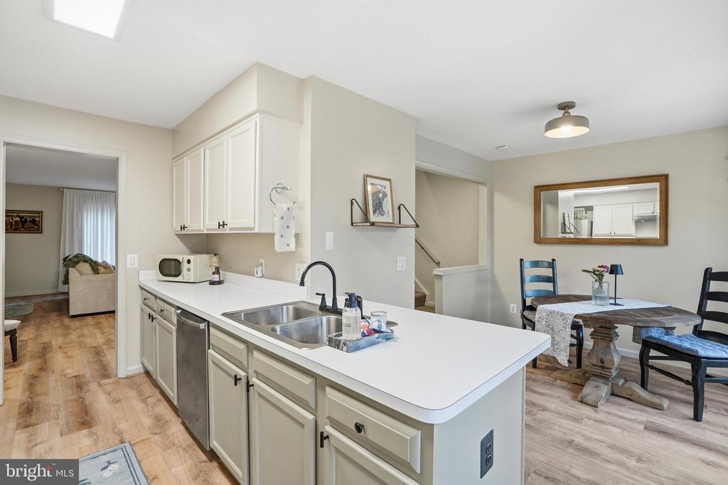 345 BARNFIELD SQUARE NE