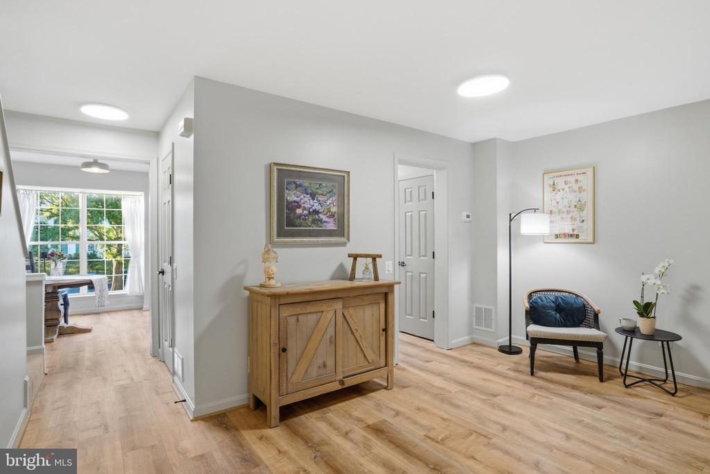 345 BARNFIELD SQUARE NE