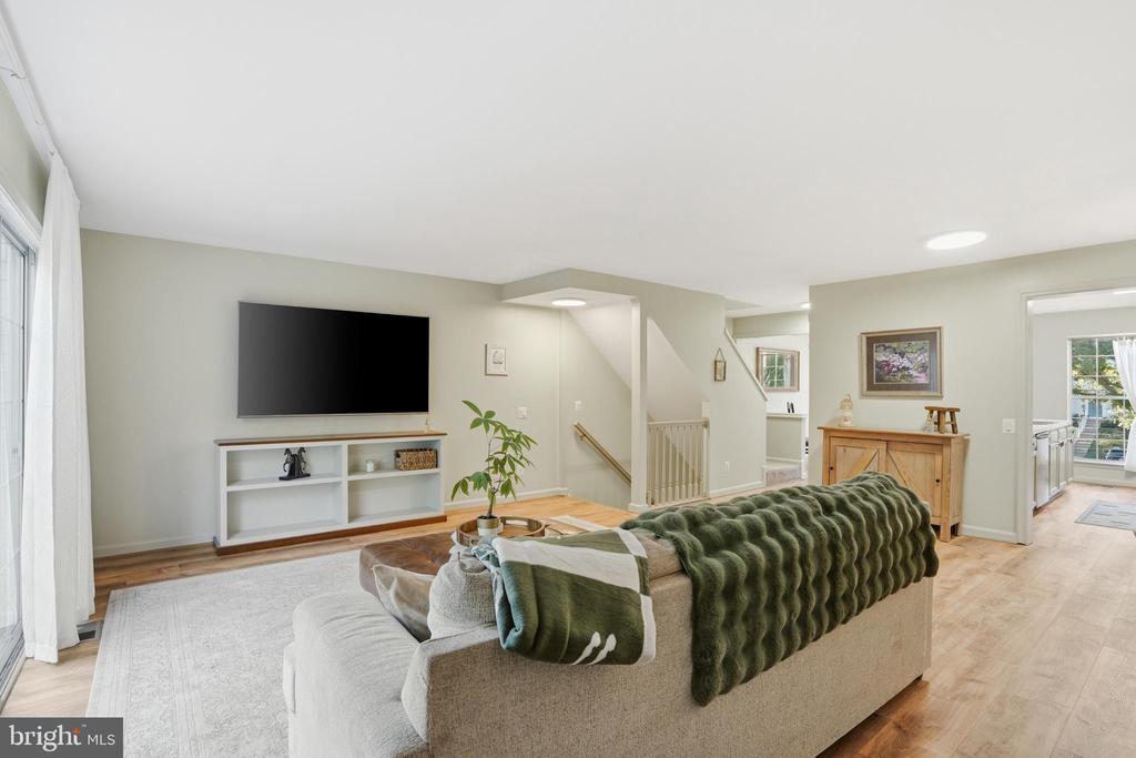 345 BARNFIELD SQUARE NE