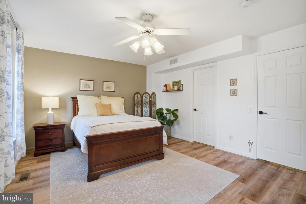 345 BARNFIELD SQUARE NE