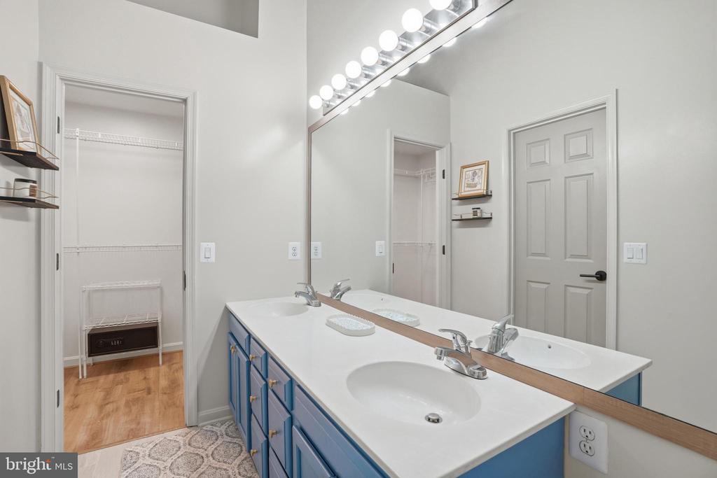 345 BARNFIELD SQUARE NE