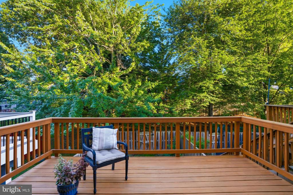 345 BARNFIELD SQUARE NE