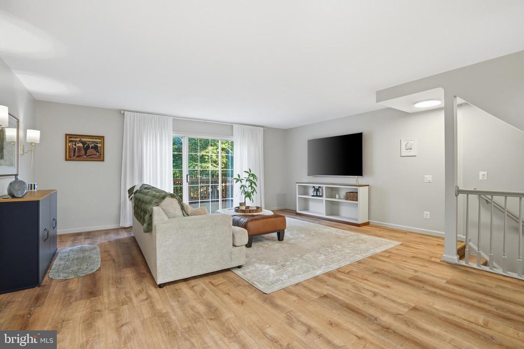 345 BARNFIELD SQUARE NE
