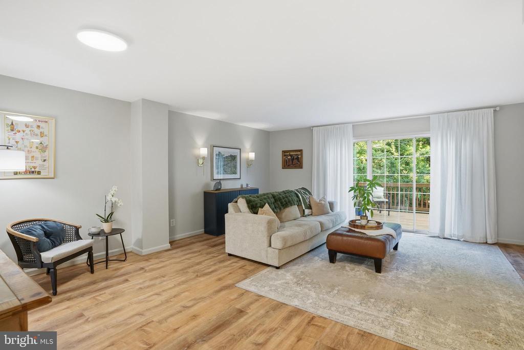 345 BARNFIELD SQUARE NE