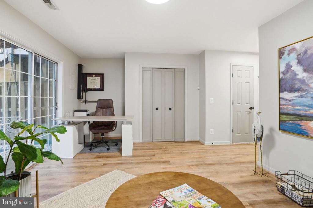 345 BARNFIELD SQUARE NE