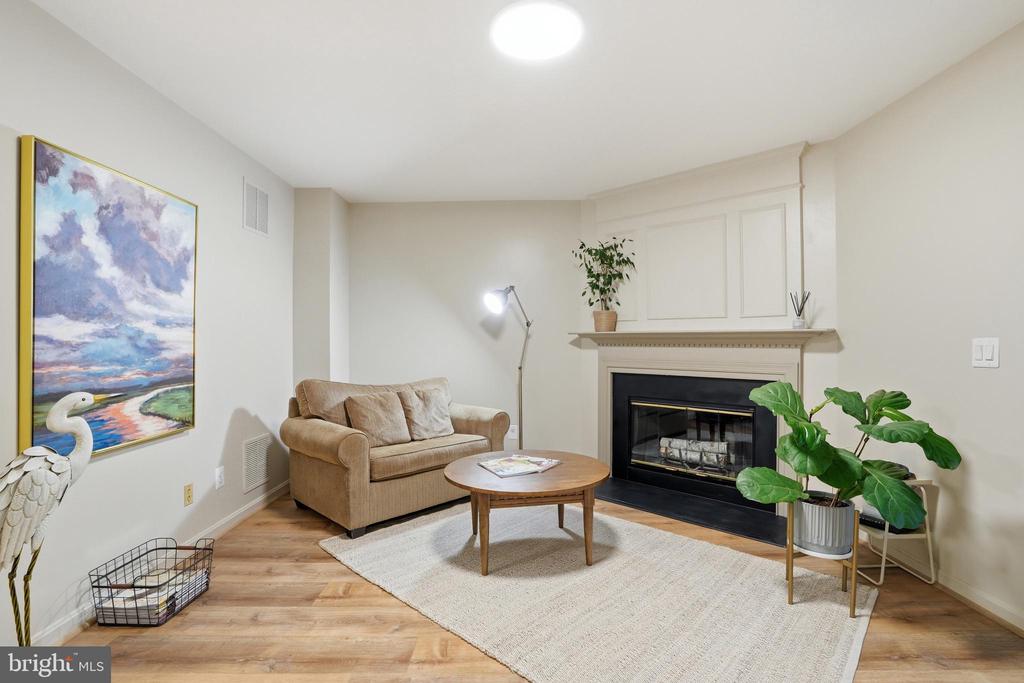 345 BARNFIELD SQUARE NE