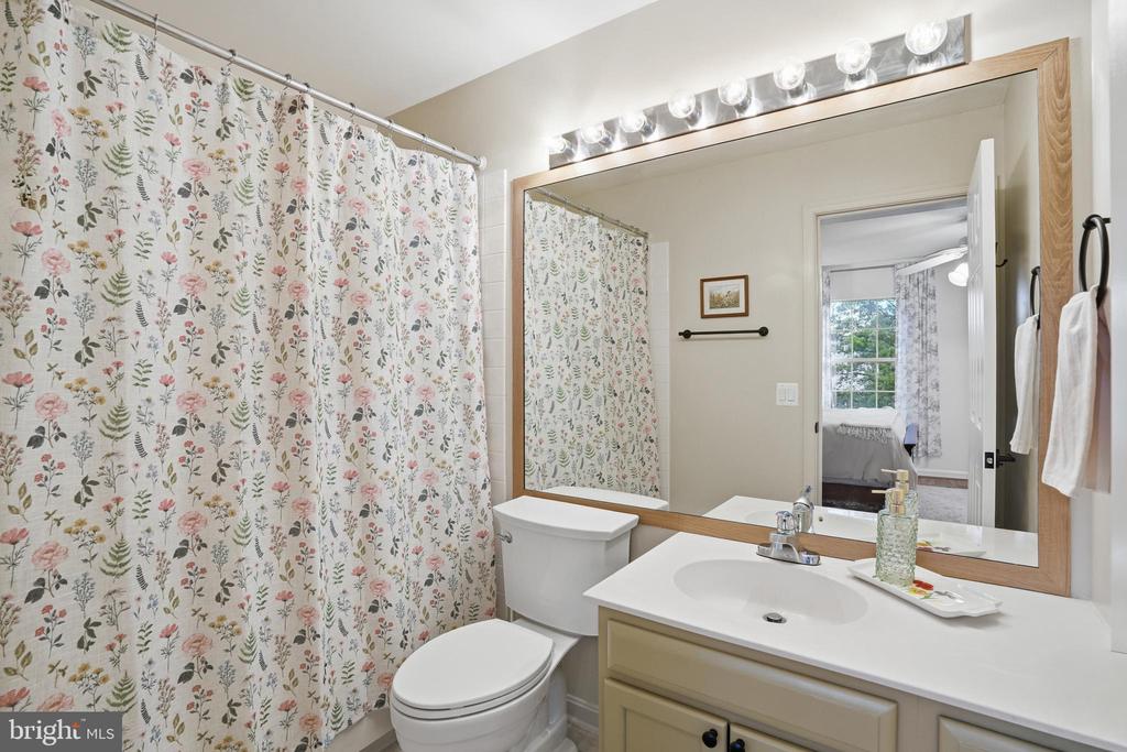 345 BARNFIELD SQUARE NE