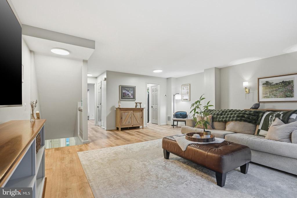 345 BARNFIELD SQUARE NE