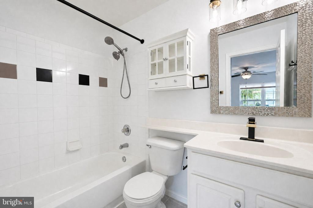 43577 PATCHING POND SQUARE