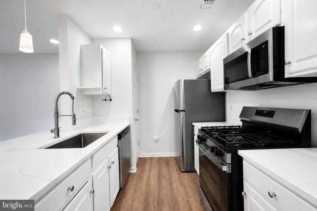 43577 PATCHING POND SQUARE