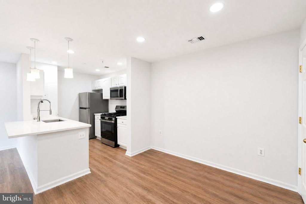 43577 PATCHING POND SQUARE
