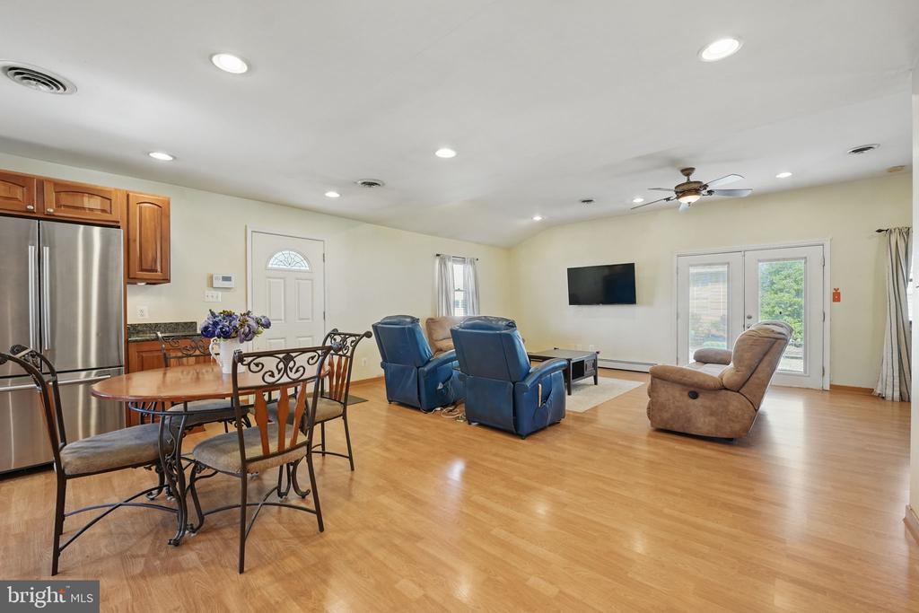 9807 HUTCHISON LANE