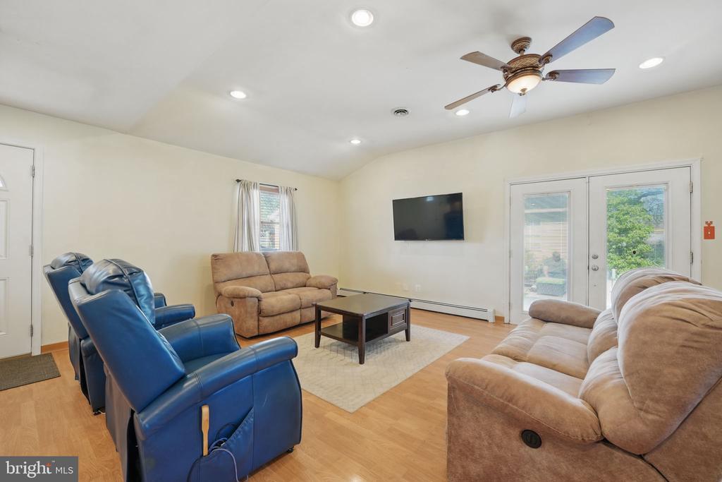 9807 HUTCHISON LANE