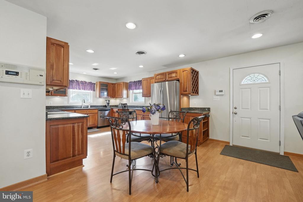 9807 HUTCHISON LANE