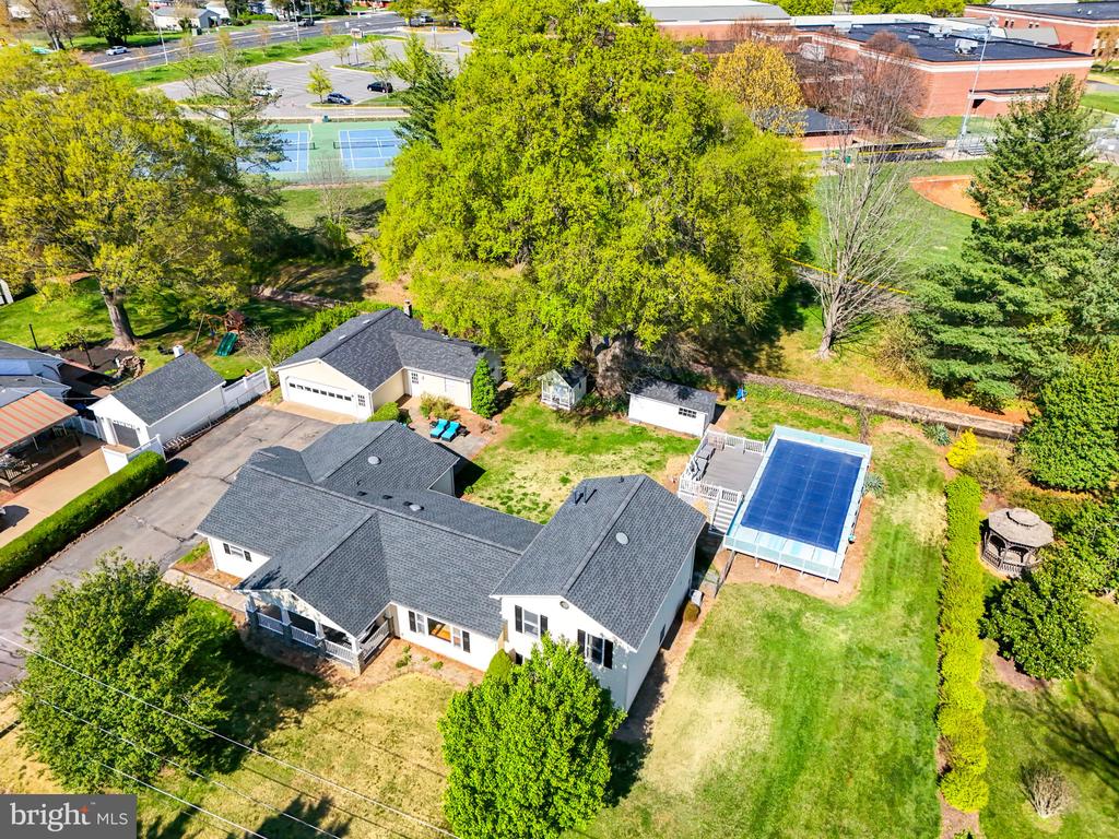 9807 HUTCHISON LANE