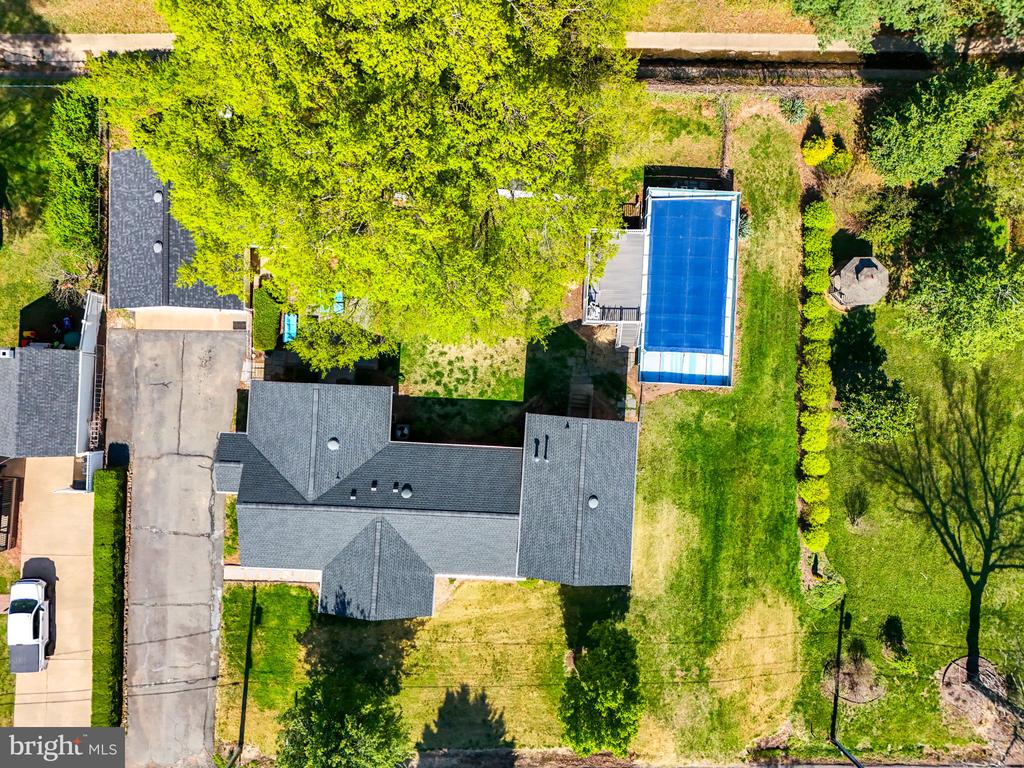 9807 HUTCHISON LANE