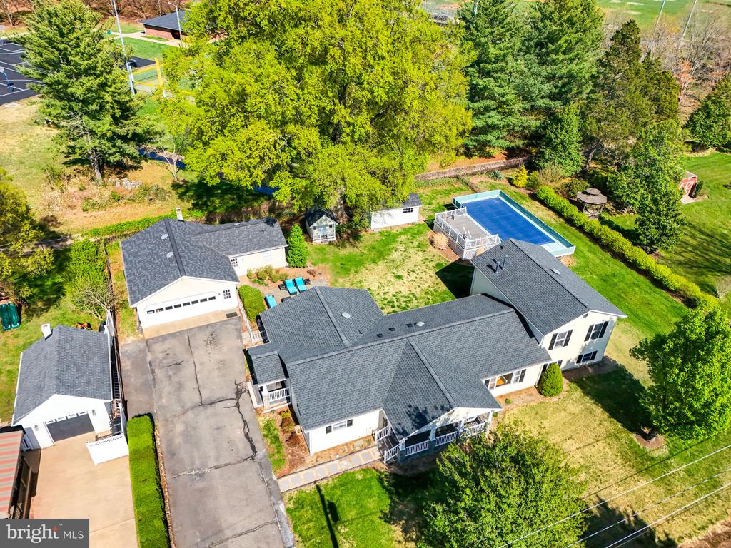 9807 HUTCHISON LANE